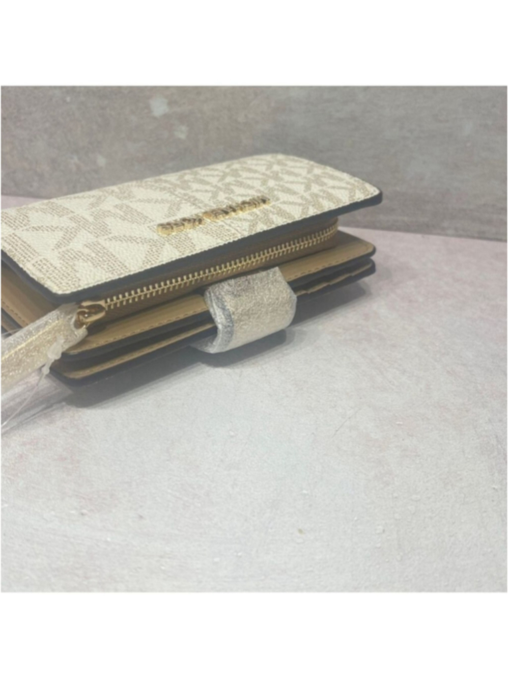 Michael Kors Chain Tote & Wallet Set MK Signature Logo Pale Gold/Cream - Picture 11 of 13